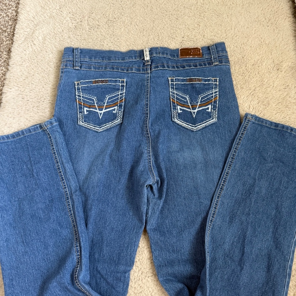 Ariat R.E.A.L. denim straight leg jeans with embroidered back pockets
